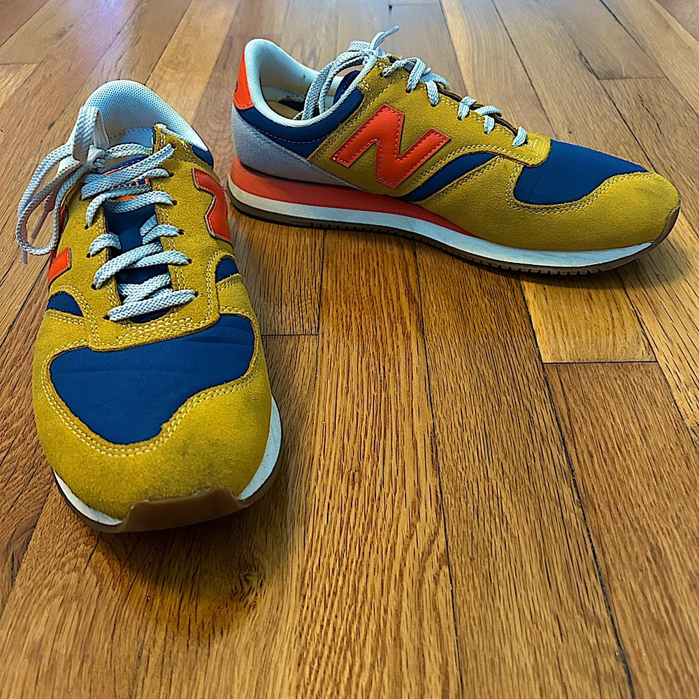 Women’s Size 10 New Balance 420